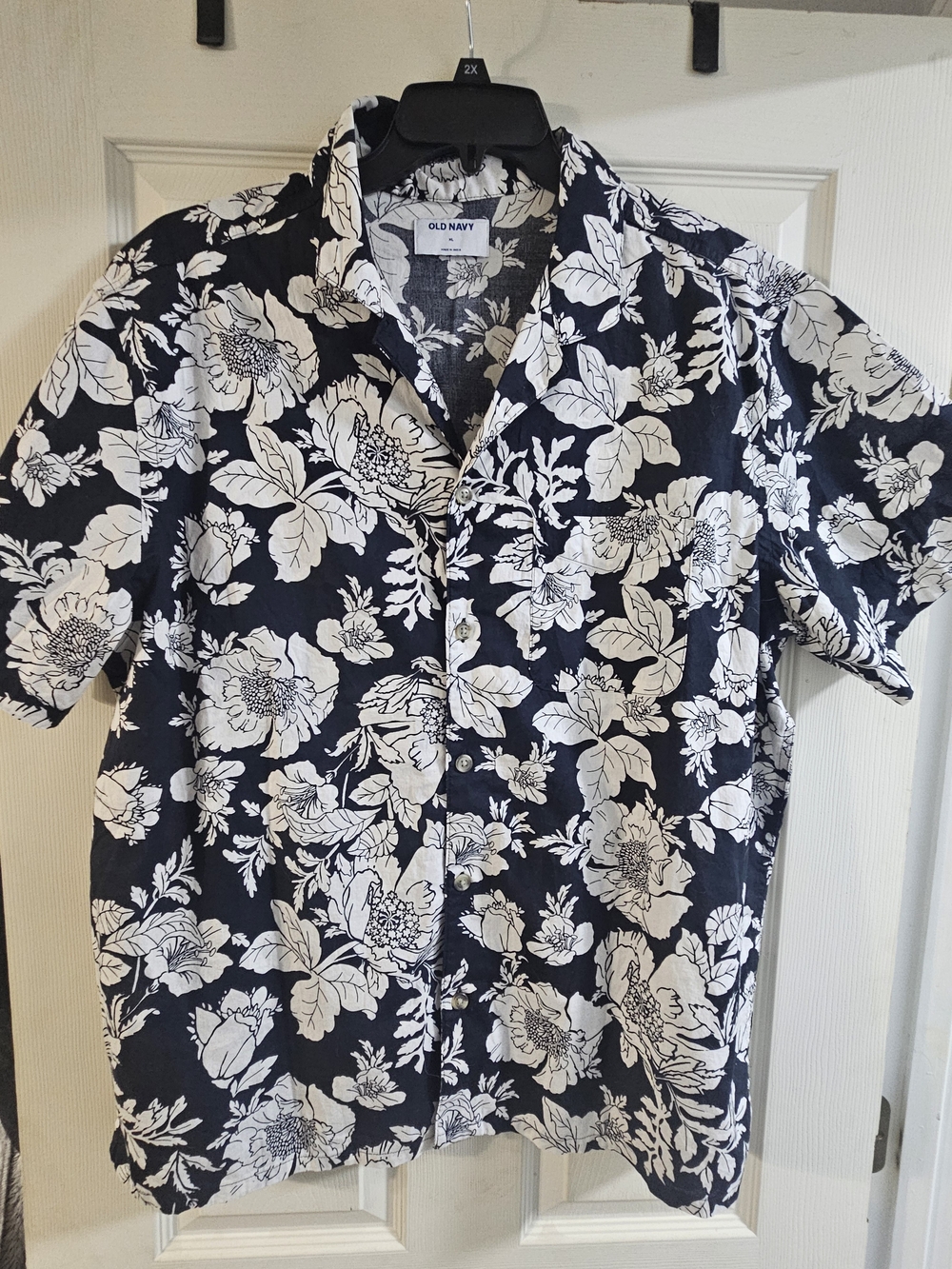 Old Navy Men’s Navy and White Floral Button-Front Shirt